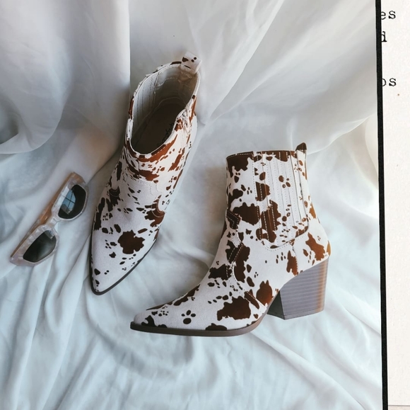 🆕️The Phoebe// Cow print Boots - Picture 3 of 4